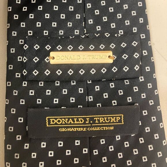 Donald Trump Signature Collection Classic Black & White Patterned Tie 100% Silk - Picture 2 of 5